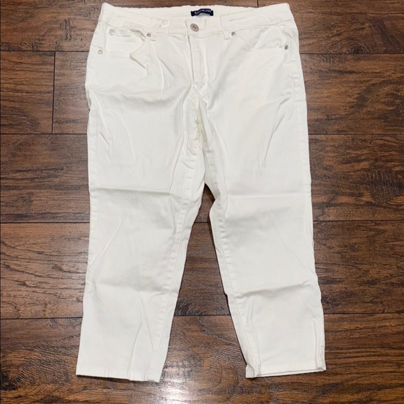 Bandolino Pants - Women's Bandolino Tatyana White Capri Pants Size 14